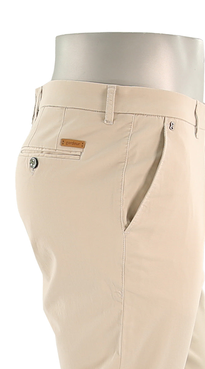 Gardeur Bono Men’s Iconic Khakis Pants In Beige Close Up