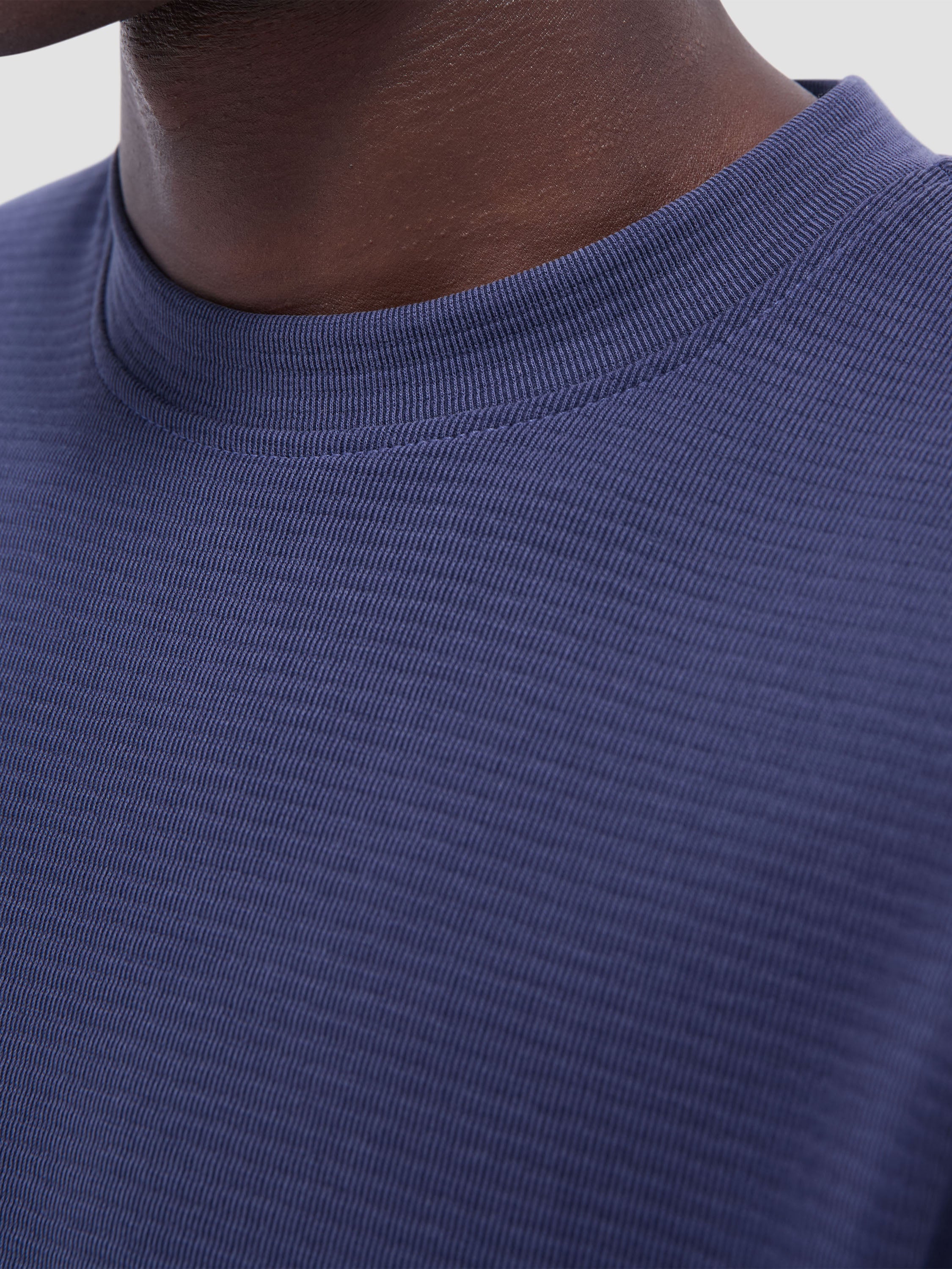 S/S Bugatchi Orville Crew Neck For Men In Navy Close Up
