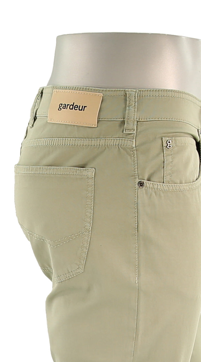 Gardeur Bono Everyday Essential Men’s Chino Pant in Cotton Close Up