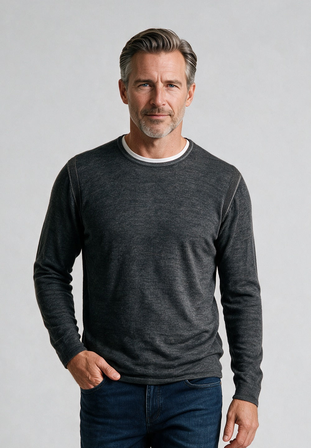 John Varvatos Pete Silk Cashmere Reverse Print Crewneck, Light Grey – model detail
