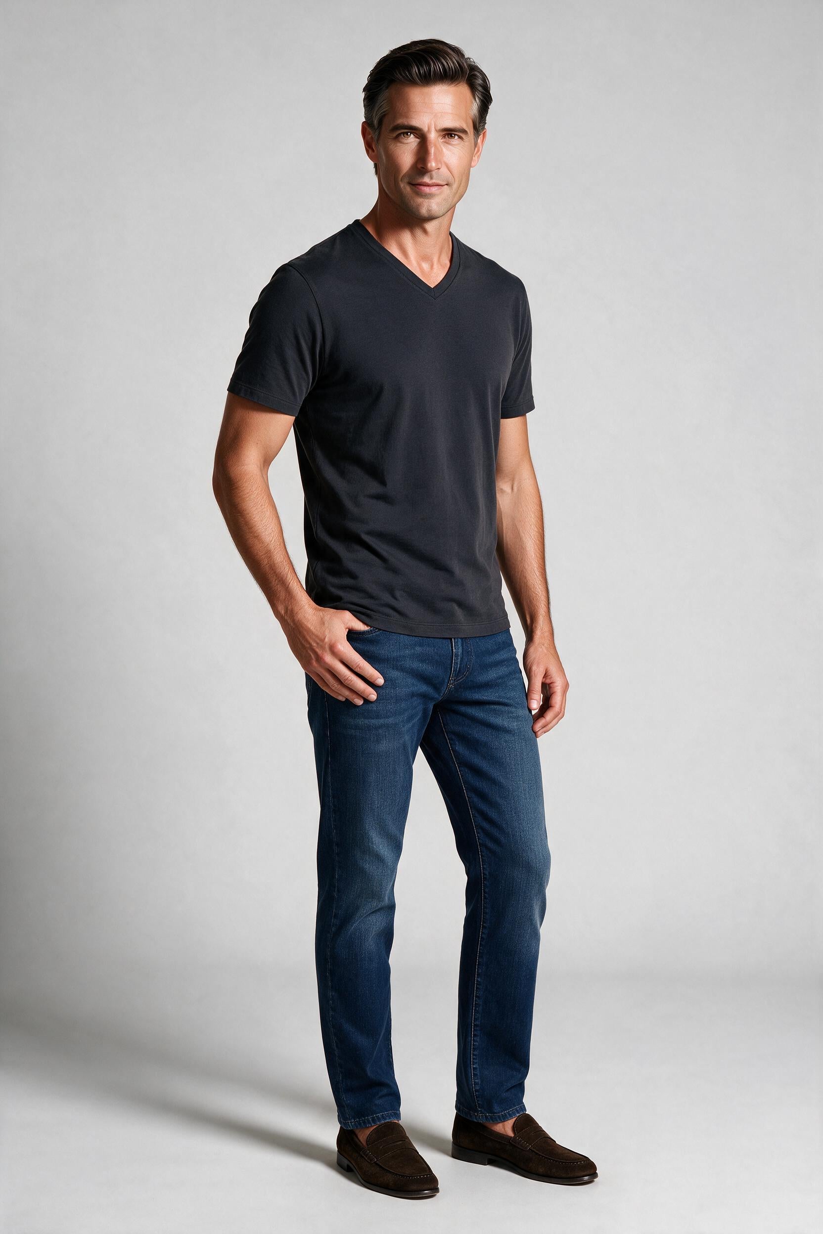 Raffi Aqua Cotton Noah V-Neck Tee in Carbon – on model #Color_Carbon